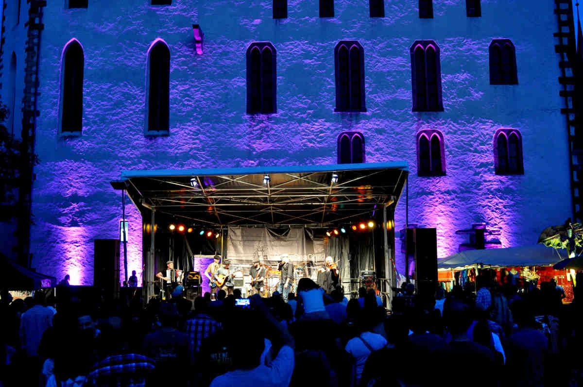 Folk am Neckar - Tempelhausbühne (Foto: Stadt Mosbach)