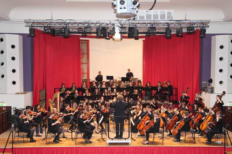 Konzertiert am 23. Juli: Das Heidelberger Jugendsinfonieorchester unter der Leitung von Thomas Kalb.  Bildnachweis: Musik- und Singschule Heidelberg