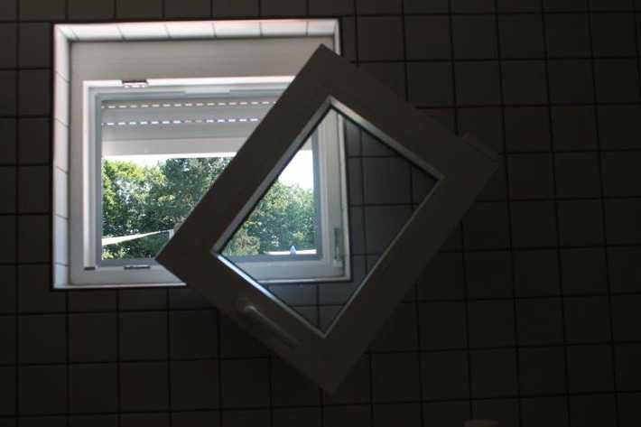 Über dieses Fenster kamen die DIebe