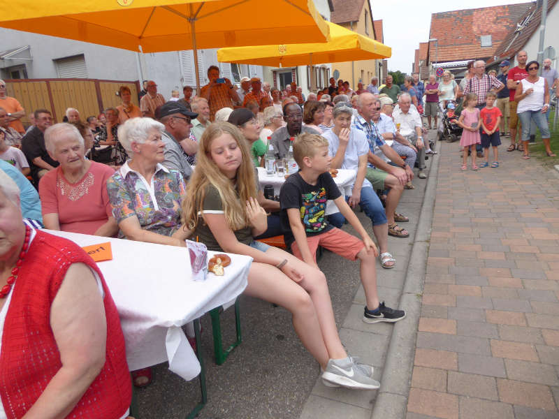 Zahlreiche Zuschauer (Foto: Beil)