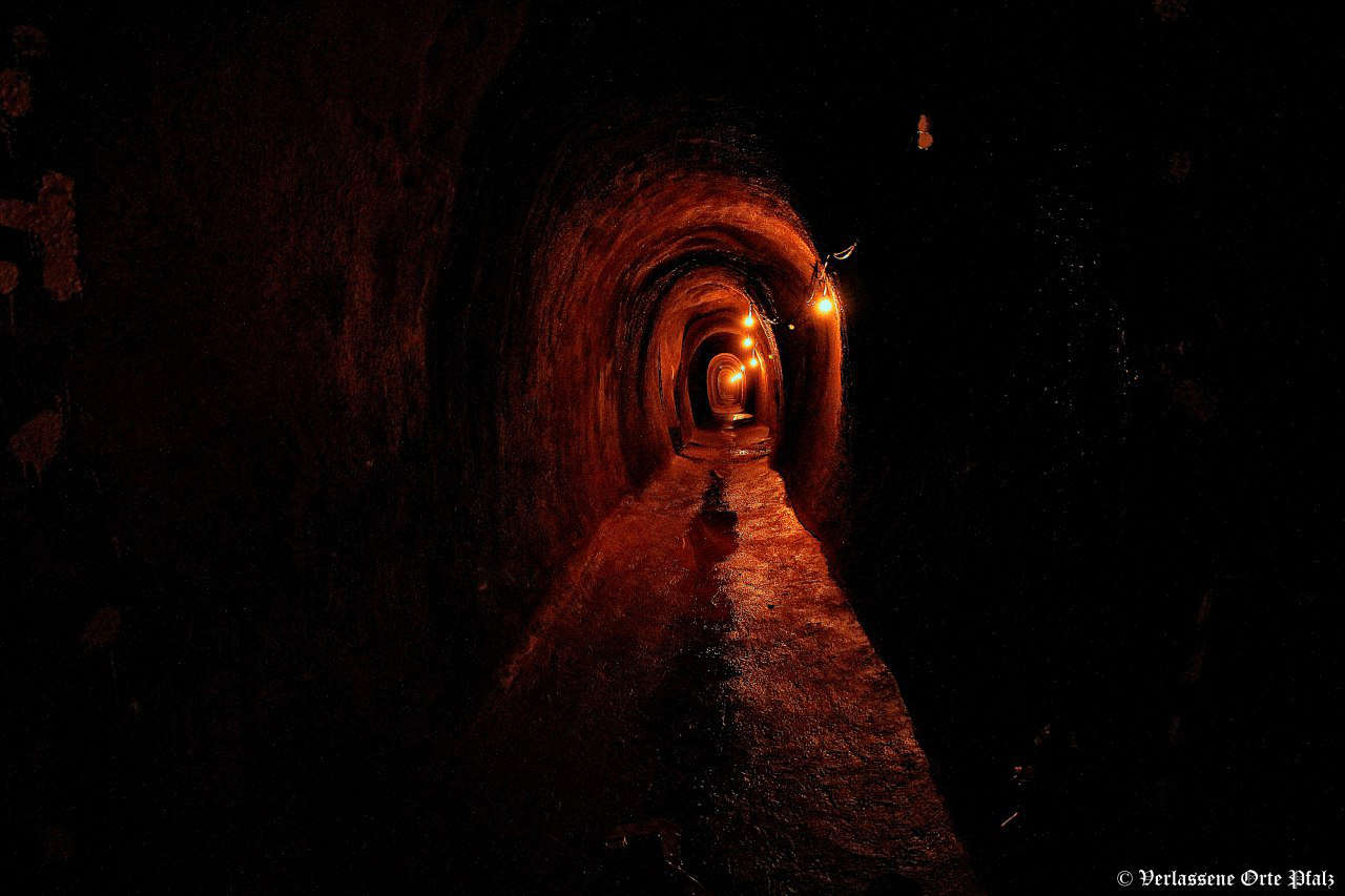 Stollen in Bunker bei St. Martin (Foto: Verlassene Orte Pfalz)