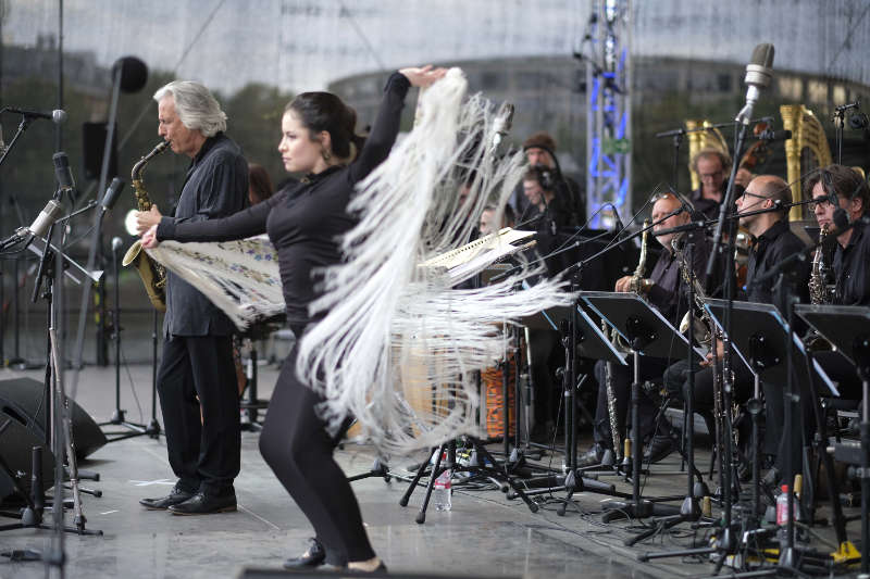 Die hr-Bigband mit Perico Sambeat (Foto: hr/Tim Wegner)