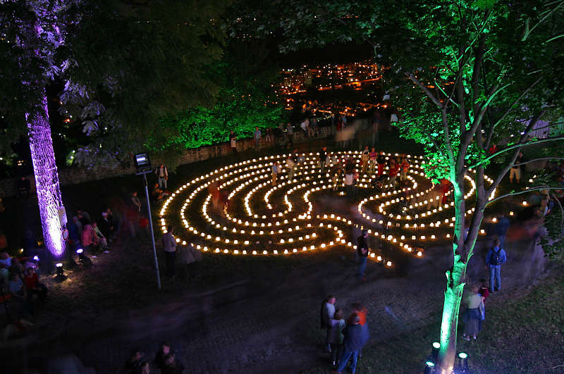 as Lichtspuren-Labyrinth ist eine interaktive Installation bei der Sternenzeit. (Foto: Theater Anu)