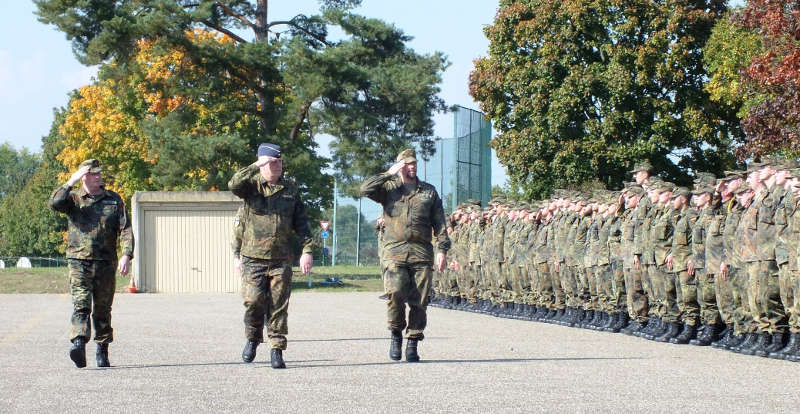 Abschreiten der Front (Foto: Stabsfeldwebel Frank Wiedemann)