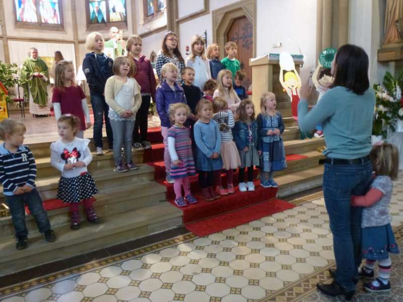 Kinder der Kindertagesstätte gestalteten den Gottesdienst mit (Foto: Friederike Jung)