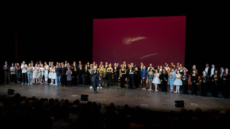 Ensemble des STAATSTHEATERS (Foto: Felix Grünschloß)