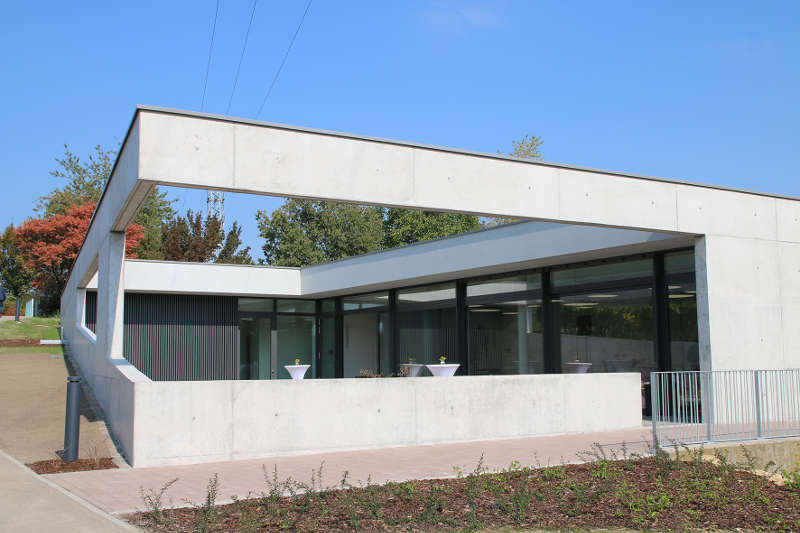 Erweiterungsbau Bildungszentrum Haus Maikammer, Blick auf Anbau mit Innenhof (Foto: BG RCI)