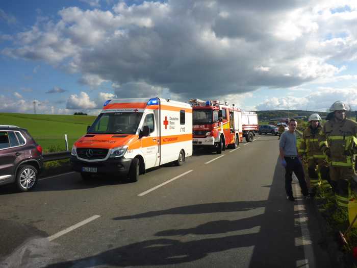 Fahrzeuge von Rettungsdienst und Feuerwehr