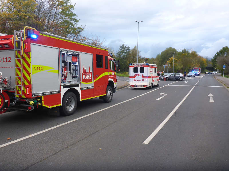 Rettungsfahrzeuge (Foto: Feuerwehr Mainz)