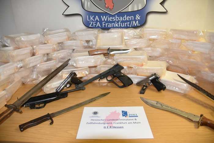 67kg Amphetamin und Waffen stellten die Fahnder bei der Kontrolle fest