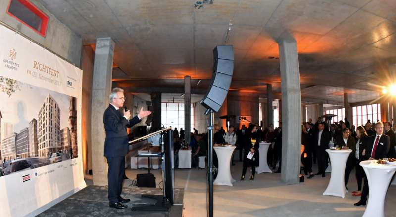 Richtfest für die Kornmarkt Arkaden, Ansprache von Oberbürgermeister Peter Feldmann (Foto: Rainer Rüffer)