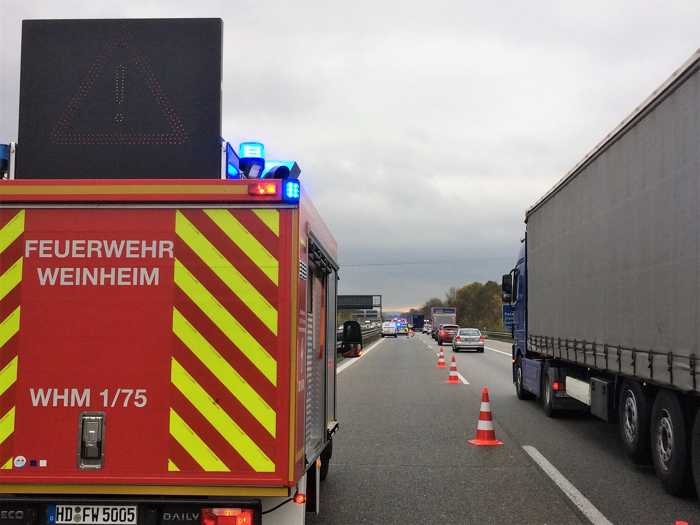 Der Gerätewagen Licht/Energie/Vekehrsabsicherung sichert die Einsatzstelle