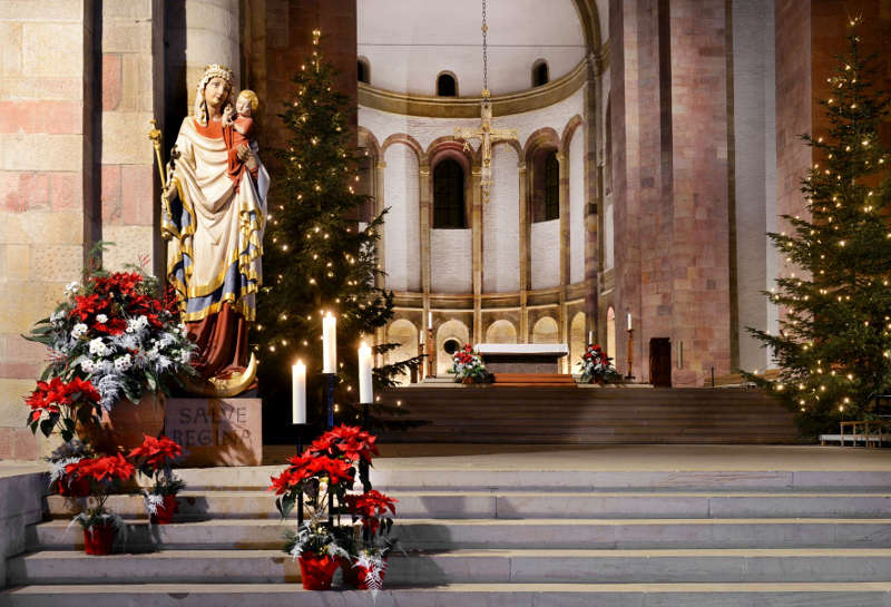 Dom zu Speyer weihnachtlich geschmückt (Quelle: Domkapitel Speyer, Foto: Klaus Landry)
