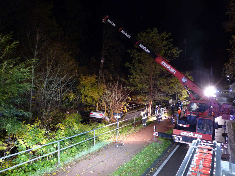 Bergung des PKW (Foto: Feuerwehr Neustadt)