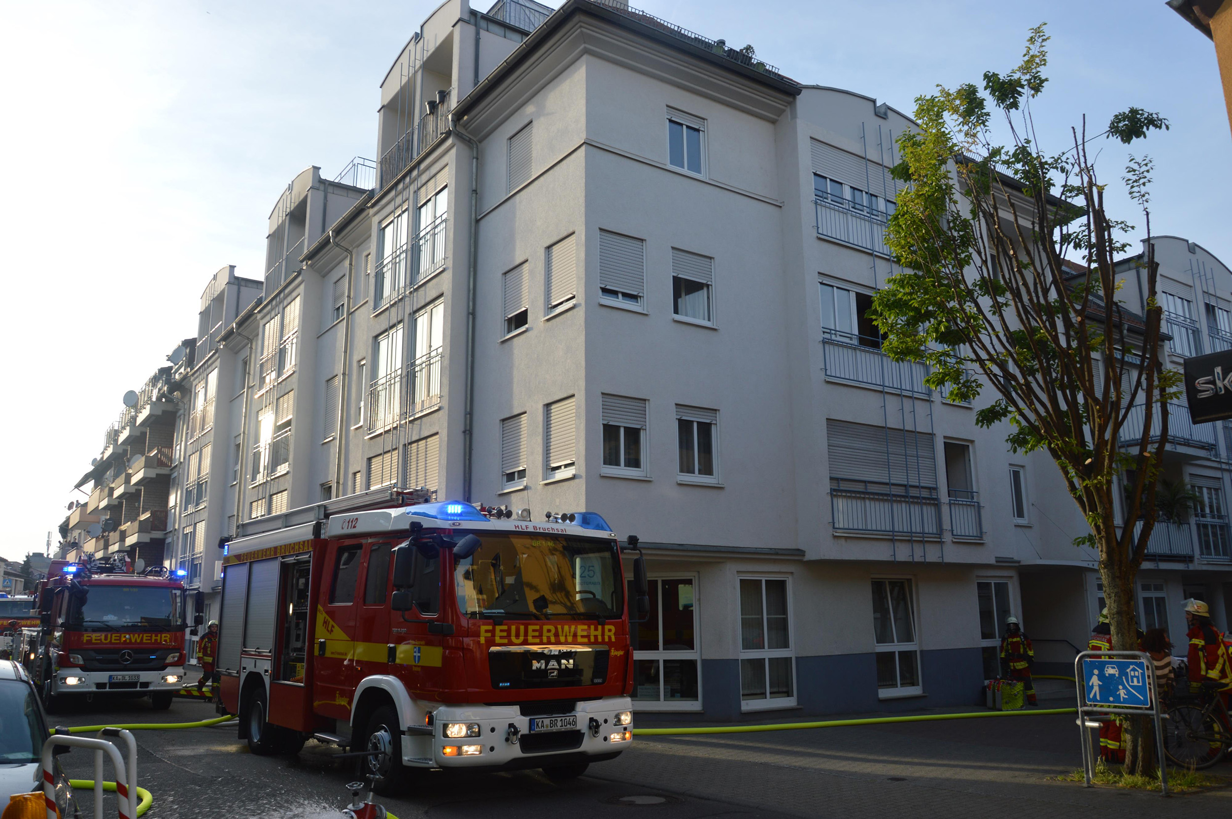 Brand in Dachgeschosswohnung - Für eine Frau kommt jede Hilfe zu spät