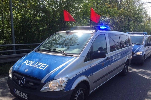 Der Anweisung von Polizei und Ordnungskräften ist unbedingt Folge zu leisten (Quelle: Polizei Frankfurt)
