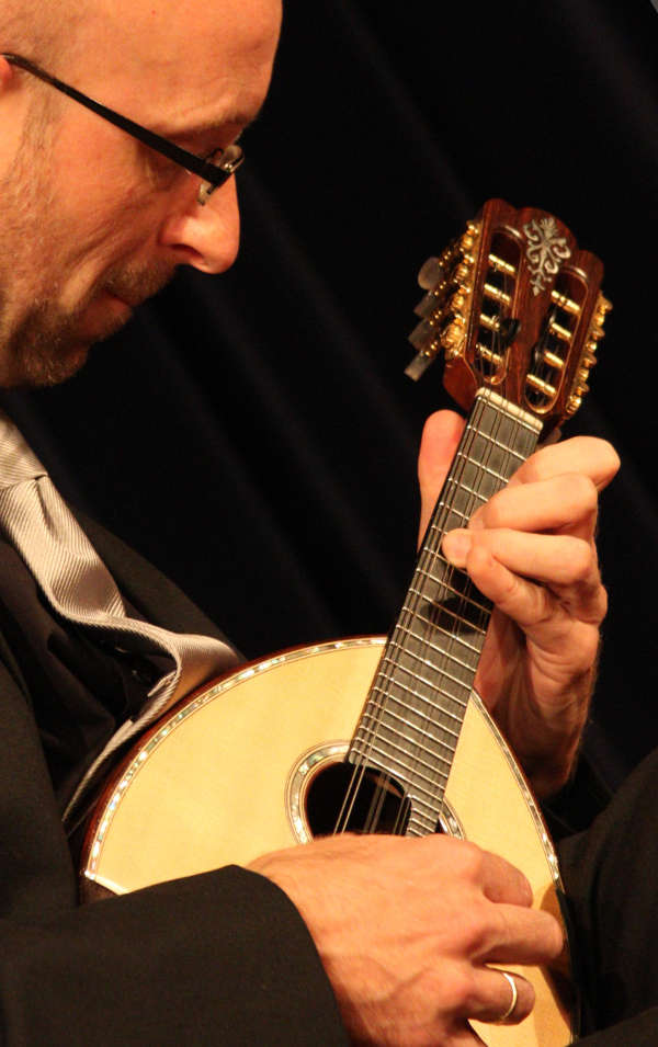 Unter anderem ist auch Mandolinenmusik zu hören (Foto: Alex Honnef)