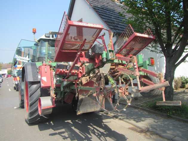 Auf diesen Aufbau ist der Bus aufgefahren - Uelversheim