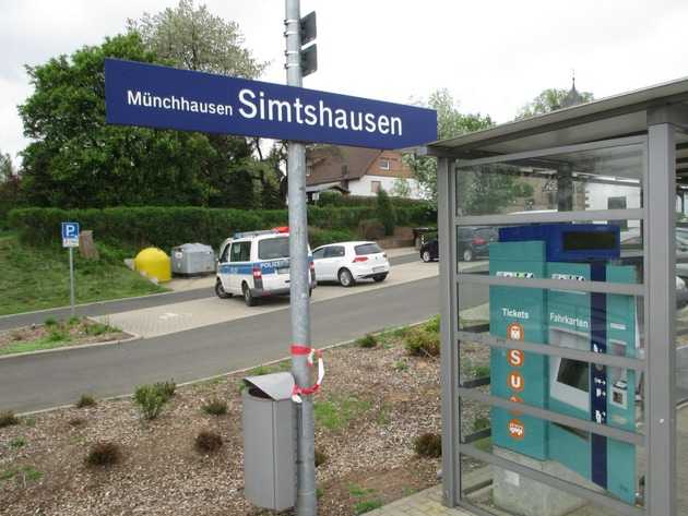 Aufgebrochener Fahrkartenautomat in Simtshausen; Quelle: Bundespolizei