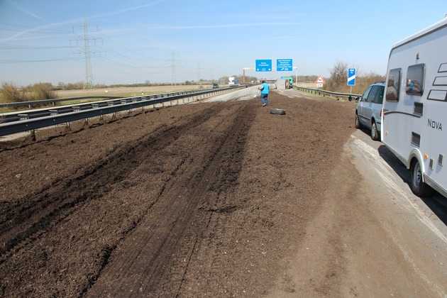 Die Fahrbahn war völlig unbefahrbar