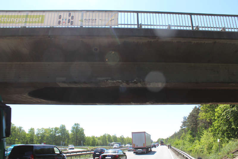Die beschädigte Brücke (Foto: Polizei RLP)