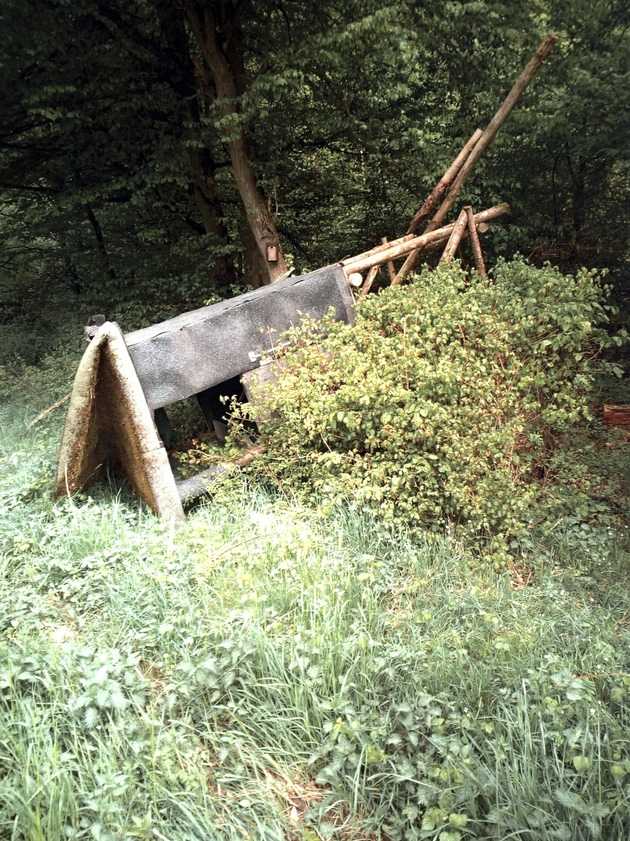 Polizei in Dillenburg erbittet Hinweise nach Vandalismus im Jagdrevier.