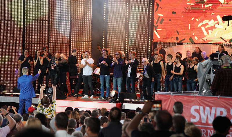 Die Stars auf der SWR-Bühne (Foto: Holger Knecht)