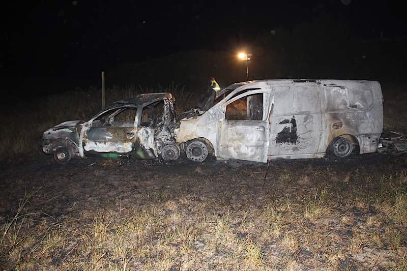 Die ausgebrannten Fahrzeuge (Foto: Polizei RLP)