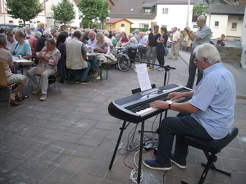 Dorfplatzserenade in Hambach (Foto: Liederkranz Hambach)