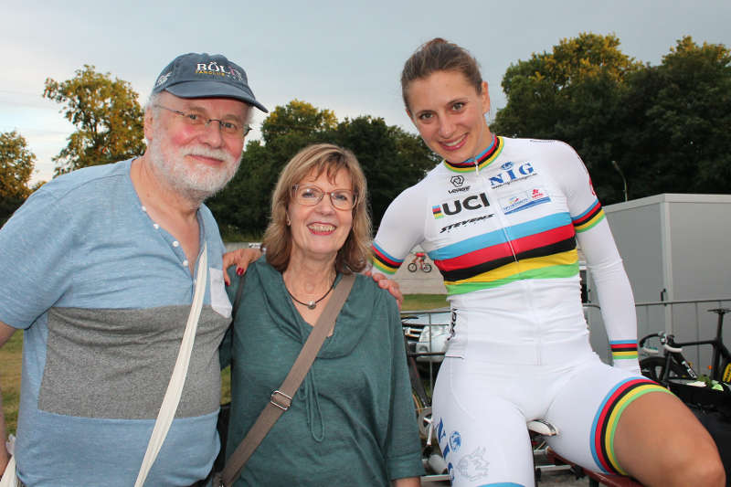 Weltmeisterin Miriam Welte nahm sich auch Zeit für ihre Fans (Foto: Michael Sonnick)