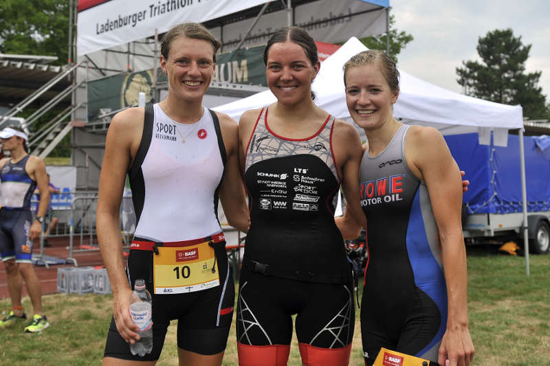 Anne Reischmann, Karoline Brüstle, Jana Binninger (v.l.) (Foto: PIX-Sportfotos /Michael Ruffler)