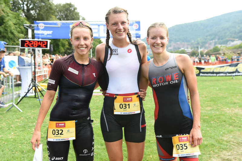 Katharina Wolff, Anne Reischmann, Jana Binninger (v.l.) (Foto: PIX-Sportfotos)