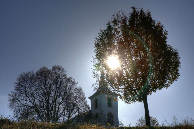 Auf dem Untergrombacher Michaelsberg bietet der Heimatverein eine Führung zur Geschichte der Kapelle und der bewegten Geschichte des Berges. (Foto: Martin Heintzen)