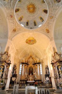 Die barocke Peterskirche Bruchsal, ein Werk des Barockarchitekten Balthasar Neumann, wartet mit Führungen und einem Drehorgelkonzert auf. (Foto: Martin Heintzen)