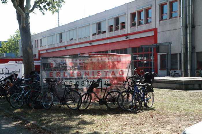 Viele Besucher kamen mit dem Rad