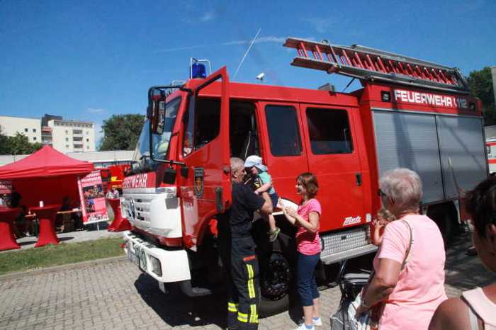 Die Kleinsten müssen in den Fahrraum getragen werden