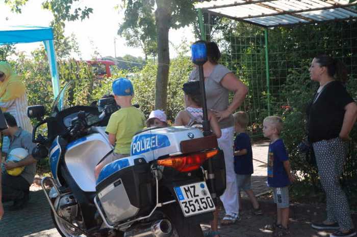 Die Polizei ist bei den Kindern immer ein Magnet