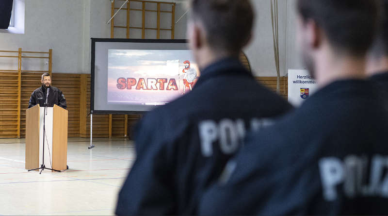 Polizeidirektor Sziele bei der Begrüßung der Bundespolizeianwärterinnen und -anwärter (Foto: Bundespolizei)
