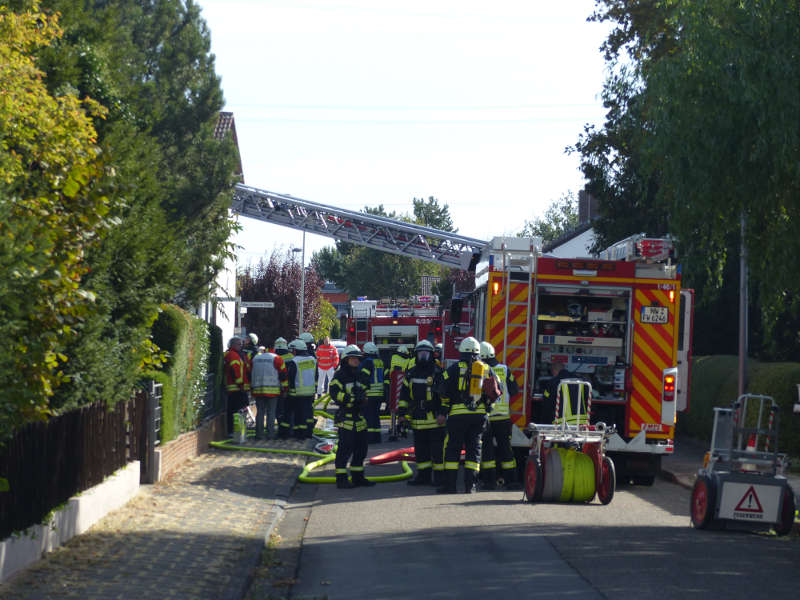 Einsatzkräfte (Foto: Feuerwehr Neustadt)