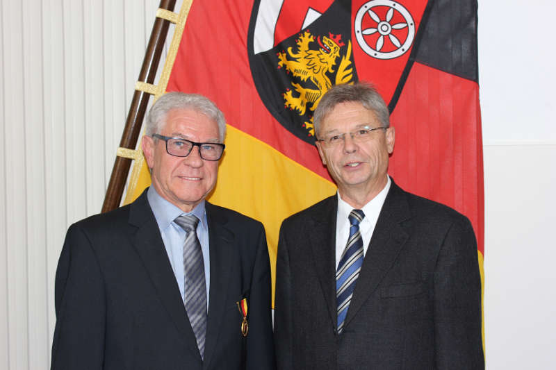 Bernhard Reiß und SGD-Süd-Präsident Hans-Jürgen Seimetz (Foto: SGD Süd)