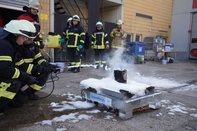 Neustadt Feuerwehr Schaumtrainer (Foto: Holger Knecht)