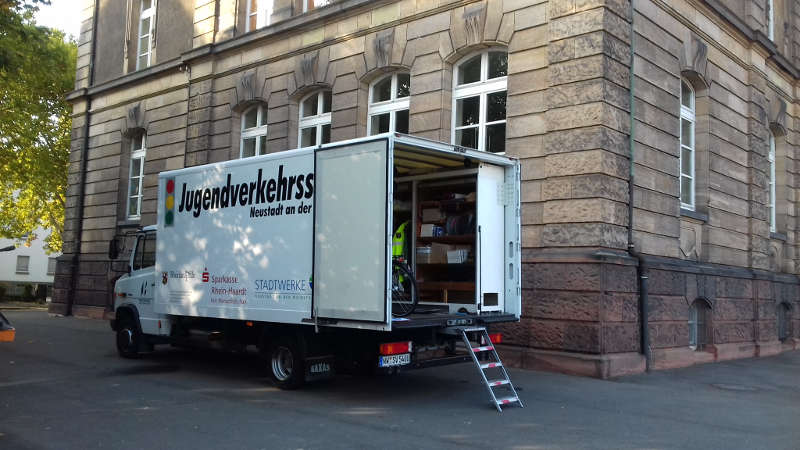 Verkehrssicherheitsberater der Neustadter Polizeiinspektion stehen mit Rat und Tat zur Seite. (Foto: Stadtverwaltung Neustadt)