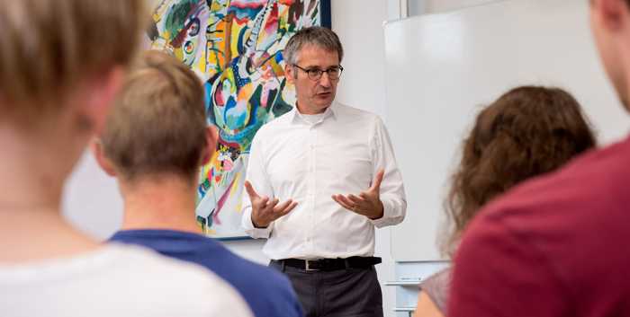 Auch Landtagspräsident Hendrik Hering wird am Schulbesuchstag in verschiedenen Schulen zu Gast sein. Bildnachweis: Landtag Rheinland-Pfalz/Torsten Silz