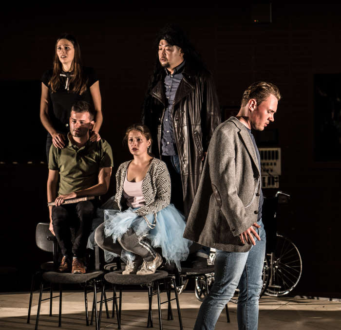 Probenszene zur Hindemith-Oper „Das lange Weihnachtsmahl“; (Foto: Hansjörg Rindsberg)