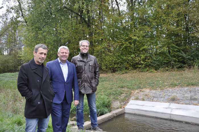 Geschäftsführer des Gewässerverbands Bergstraße, Ulrich Androsch, der Fürther Bürgermeister Volker Oehlenschläger und Landrat Christian Engelhardt (v.l.n.r.).