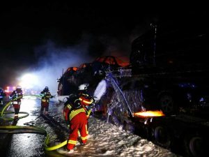 © Tibor Czemmel - Feuerwehr Bruchsal, Einsatz von Mittelschaum