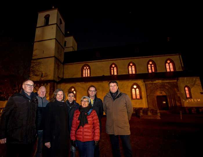 (v.l.n.r.): Hans-Joachim Kosubek (Bürgermeister), Kai Hornuf (Geschäftsführer des Stadtmarketing Nibelungenstadt Worms e. V.), Petra Graen (Beigeordnete der Stadt Worms), Dr. Olaf Mückain (wissenschaftlicher Leiter des Museums der Stadt & Nibelungenmuseums),), Ulrike Breitwieser (Verwaltungsleiterin des Museums der Stadt & Nibelungenmuseums), Claus Ostgathe (Technik im Museum der Stadt & Nibelungenmuseum), Bernd Leitner (Leiter der Tourist Information, Abteilungsleiter Tourismus & Stadtentwicklung) Quelle: Bernward Bertram