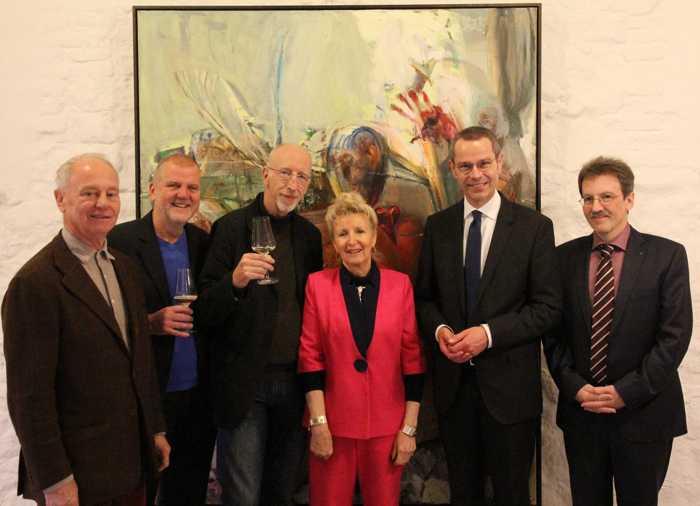 Gemeinsam bei der Vernissage zur Ausstellung „Johannes Heisig … und das Zentrum ist der Mensch“ in der Galerie Z: Galerist Peter Femfert, Justizminister a.D. Jochen Hartloff, Künstler Johannes Heisig, Galeristin Ursula Zoller, Bürgermeister und Kulturdezernent Dr. Maximilian Ingenthron und Galerist Peter Büchner (v.l.n.r.). Quelle: Stadt Landau in der Pfalz