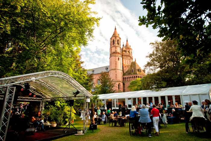 Park Nibelungen Festspiele VERSAND Foto: Bertram