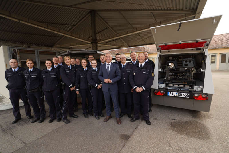 Innenminister Thomas Strobl bei der Vorstellung des Enforcement Trailers (Foto: Innenministerium)